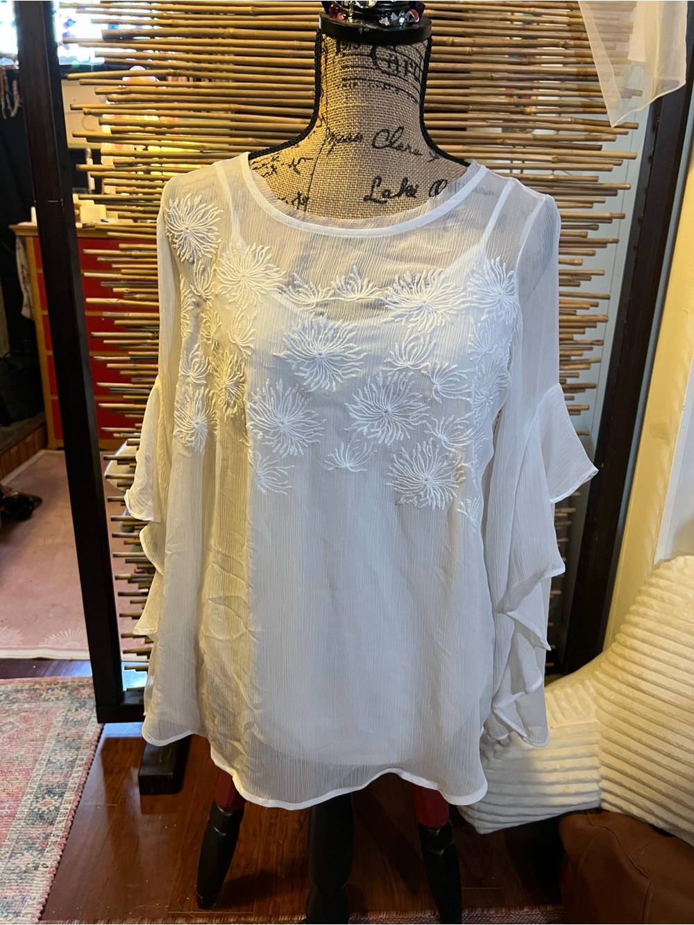 Simply Vera Vera Wang White Embroidered Chiffon Tunic